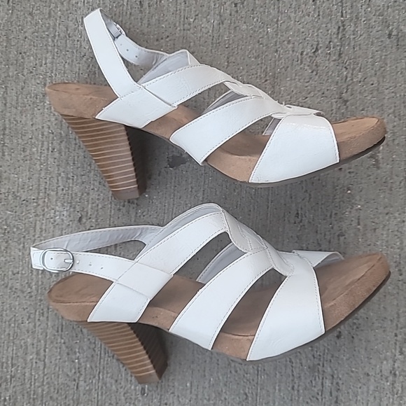 Aerosoles White comfortable soft sole sandels w/heels - Picture 4 of 5